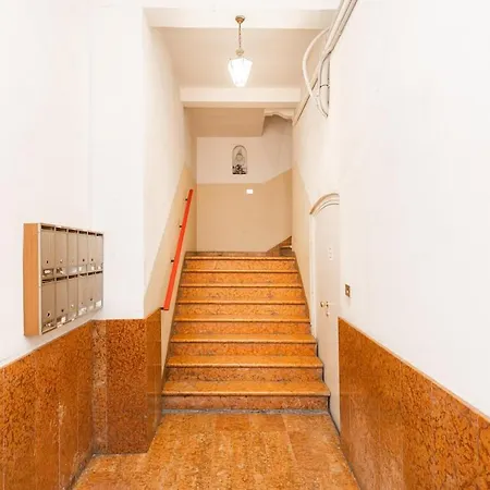 Centro Di Bologna, Casa Con Balcone E Design